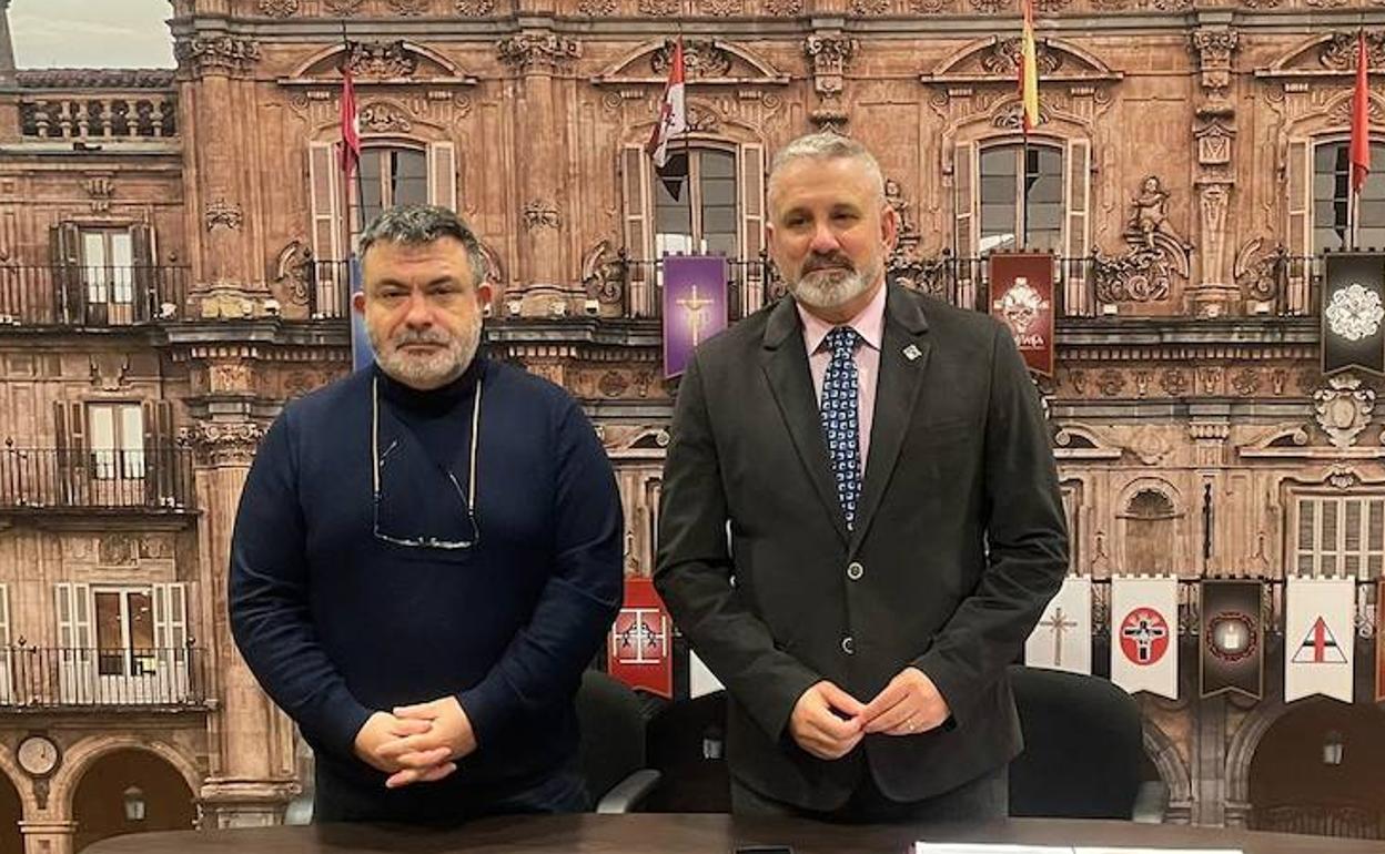 Fernando Pérez y Francisco Hernández, vicepresidente y presidente de la Junta de Semana Santa de Salamanca.