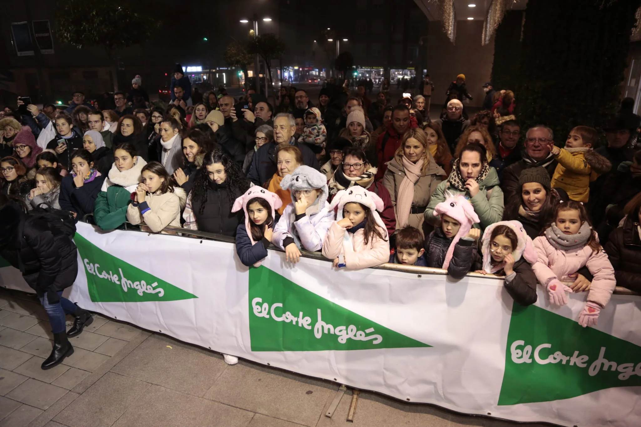 Fotos: Avenida y AVIVA dan el pistoletazo de salida a la iluminación navideña de El Corte Inglés