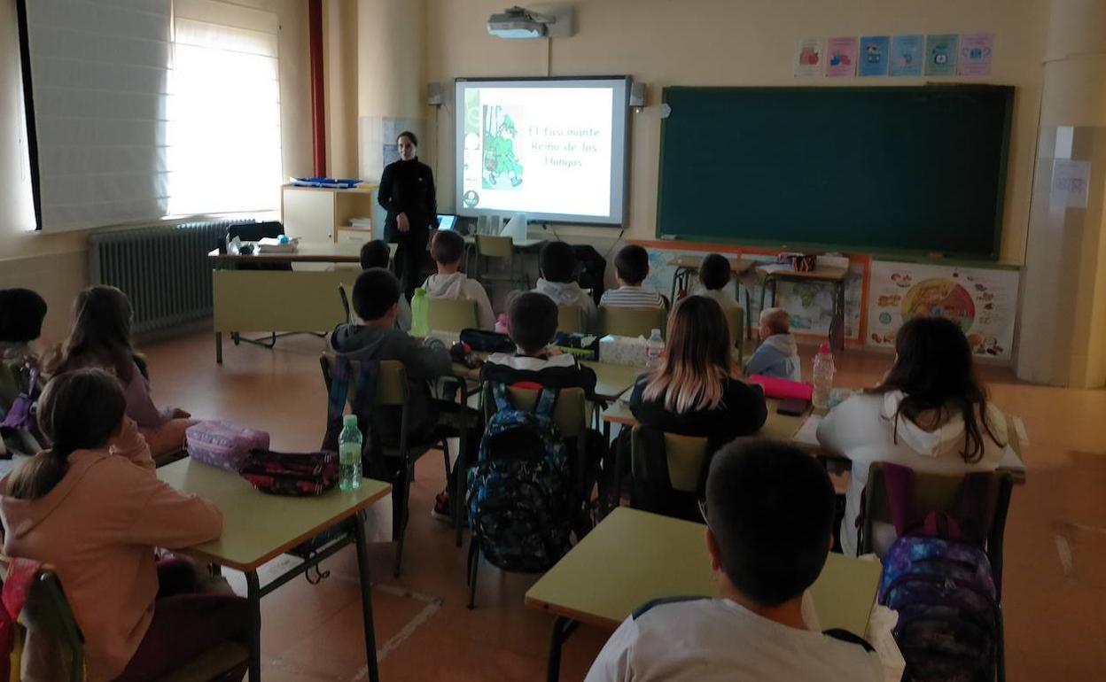  Alumnos en un aula escolar
