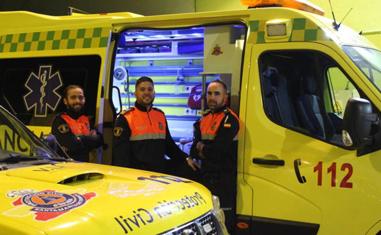 Los tres voluntarIos premiados. 