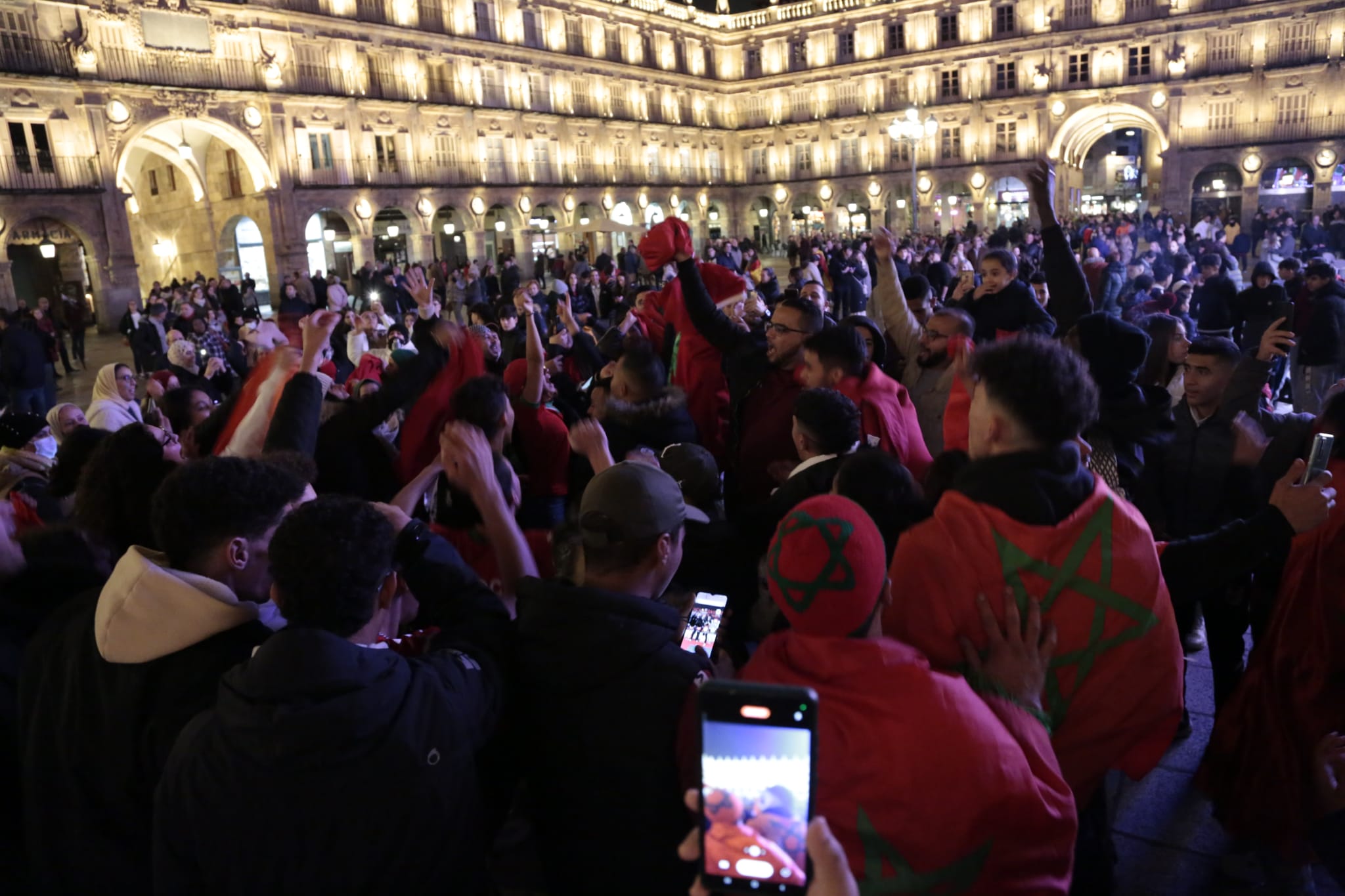 Fotos: La afición marroquí asentada en Salamanca celebra la victoria
