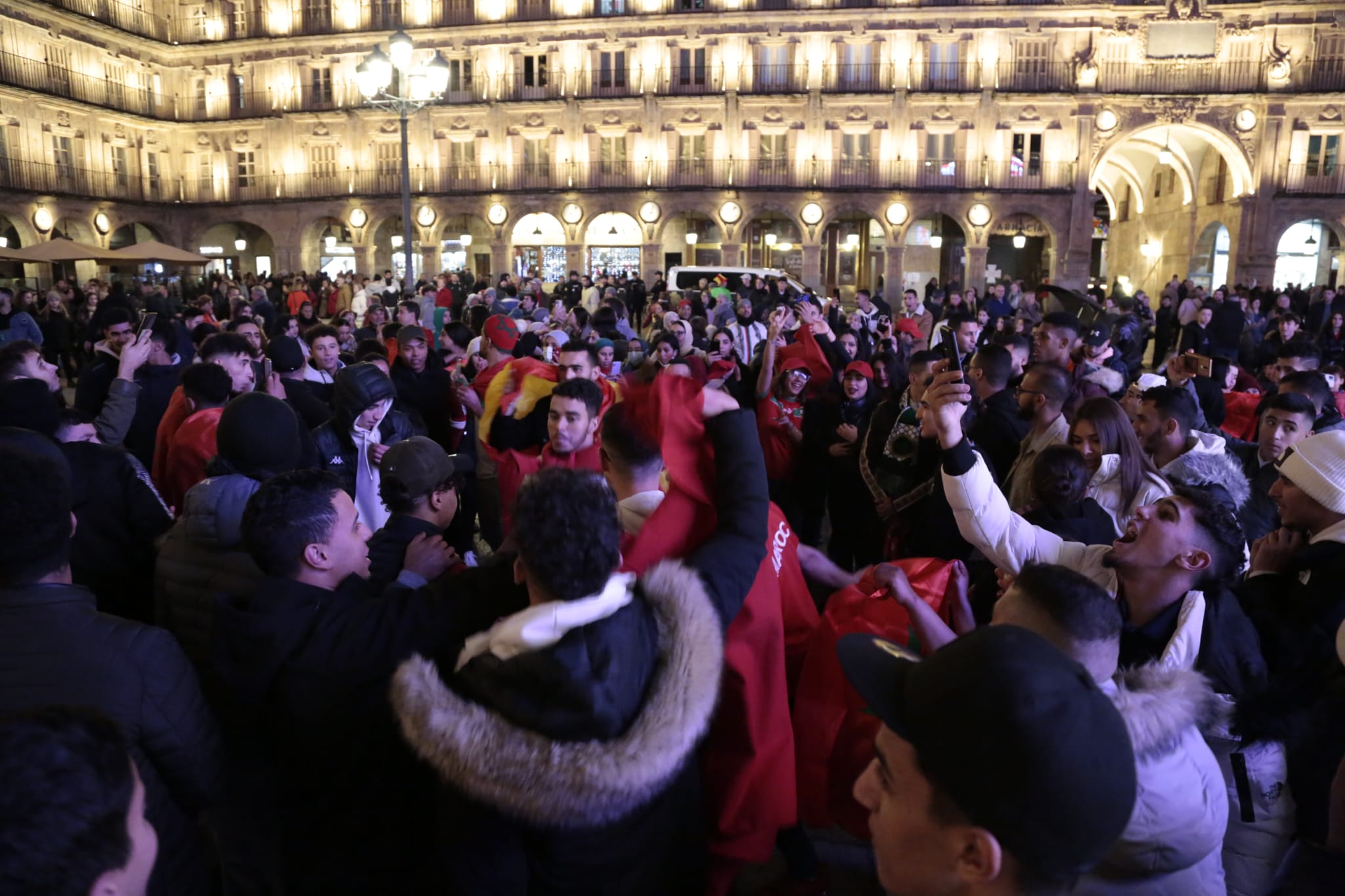 Fotos: La afición marroquí asentada en Salamanca celebra la victoria