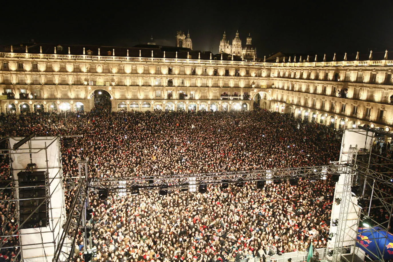 Una edición anterior del Fin de Año Univertario en la Plaza Mayor. 