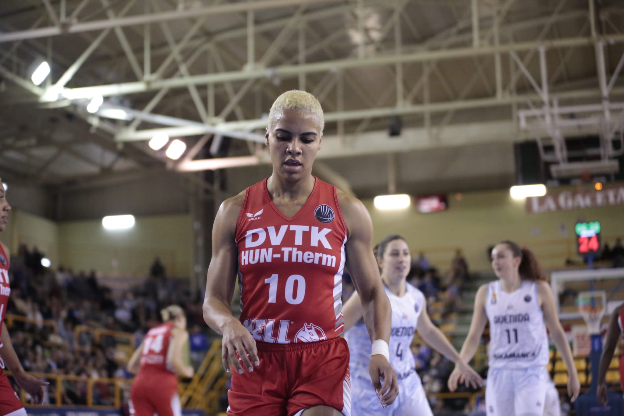 Fotos: Partido de Euroliga entre Avenida y DVTK