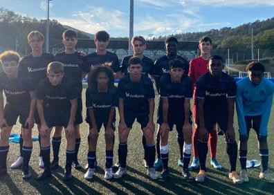 Imagen secundaria 1 - Canteranos de Unionistas con la Real Sociedad la semana pasada. 