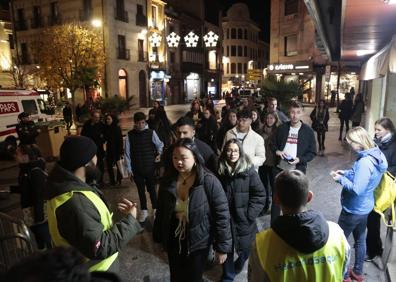 Imagen secundaria 1 - Un fuerte despliegue de seguridad en la plaza y primeras intervenciones