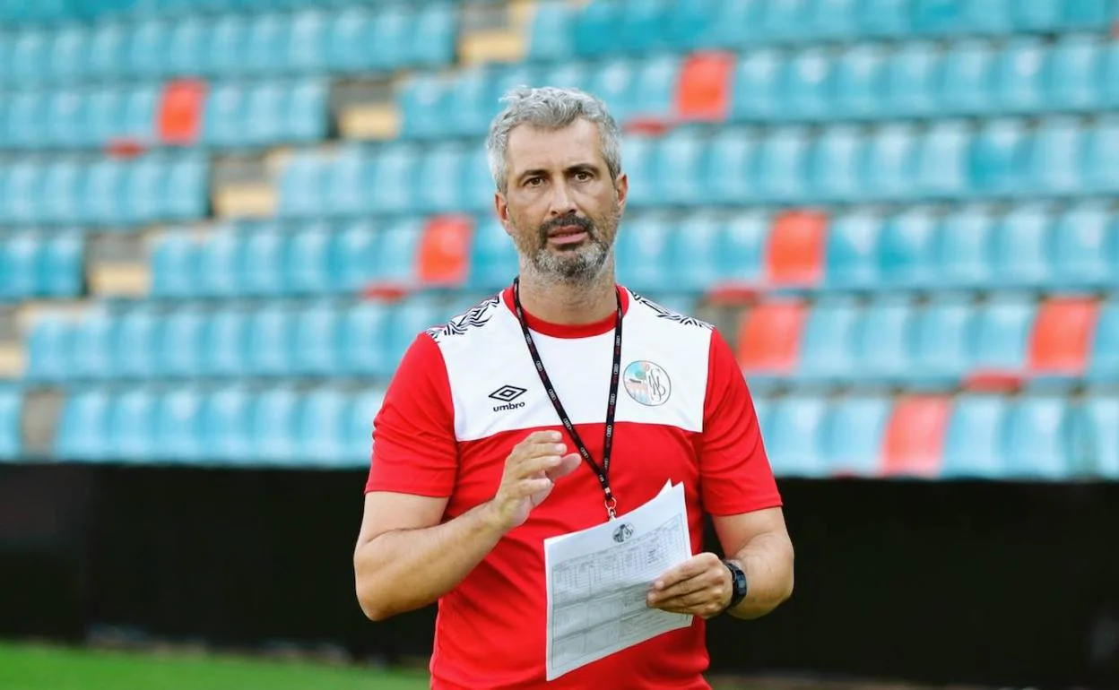 El entrenador, en una foto del Salamanca CF UDS. 