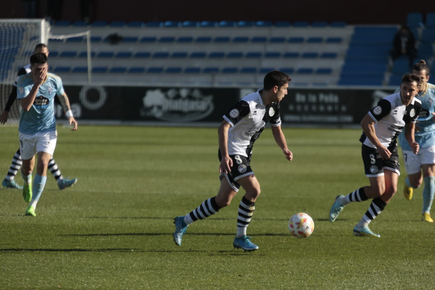 Fotos: Unionistas encaja una goleada del Celta B en el último partido del año (0-3)