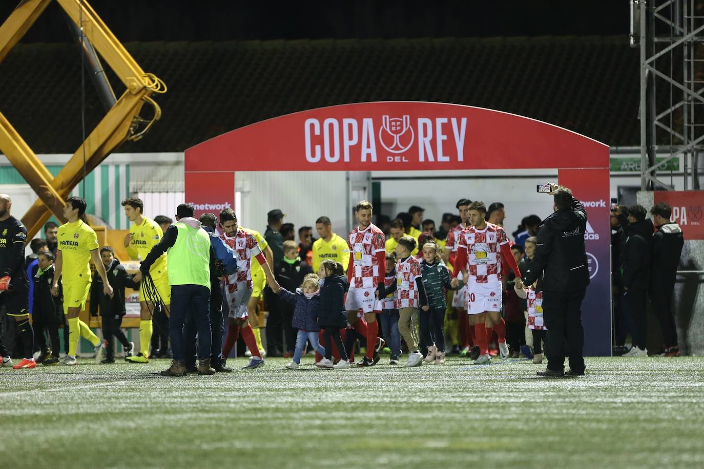 Fotos: Las mejores imágenes del CD Guijuelo-Villarreal de la Copa del Rey