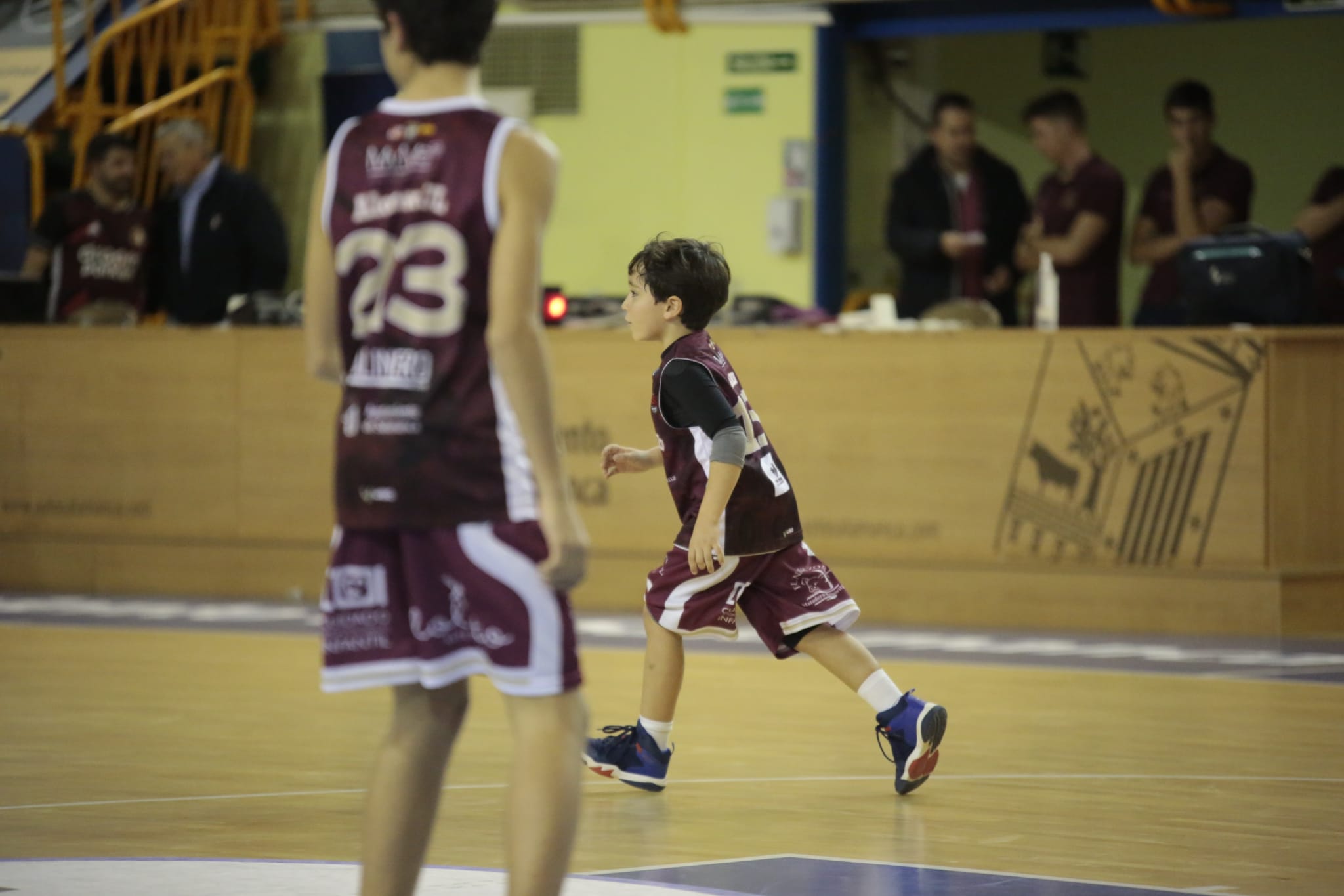 Fotos: La Antigua CB Tormes supera en un gran partido al Algeciras