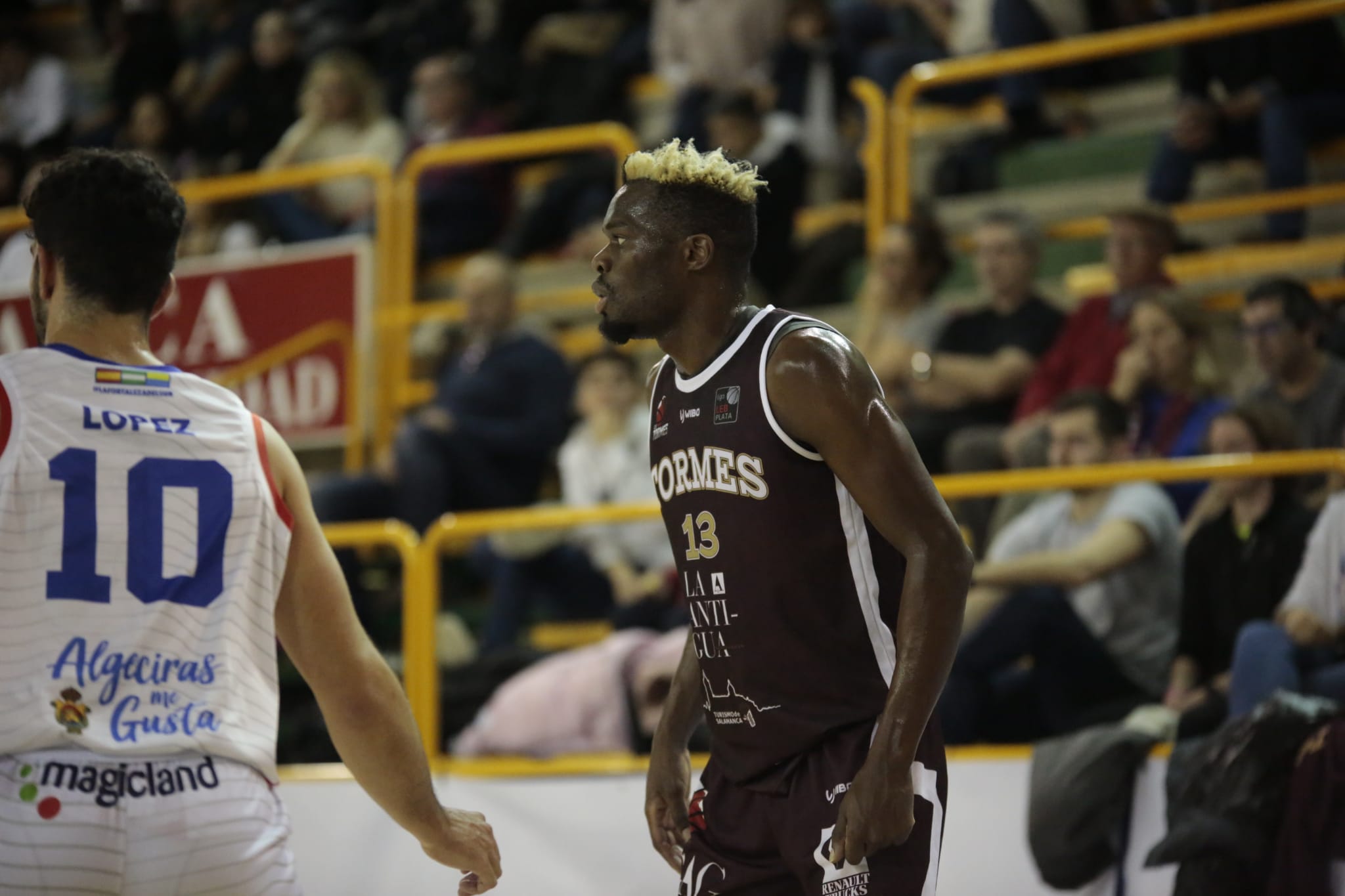 Fotos: La Antigua CB Tormes supera en un gran partido al Algeciras