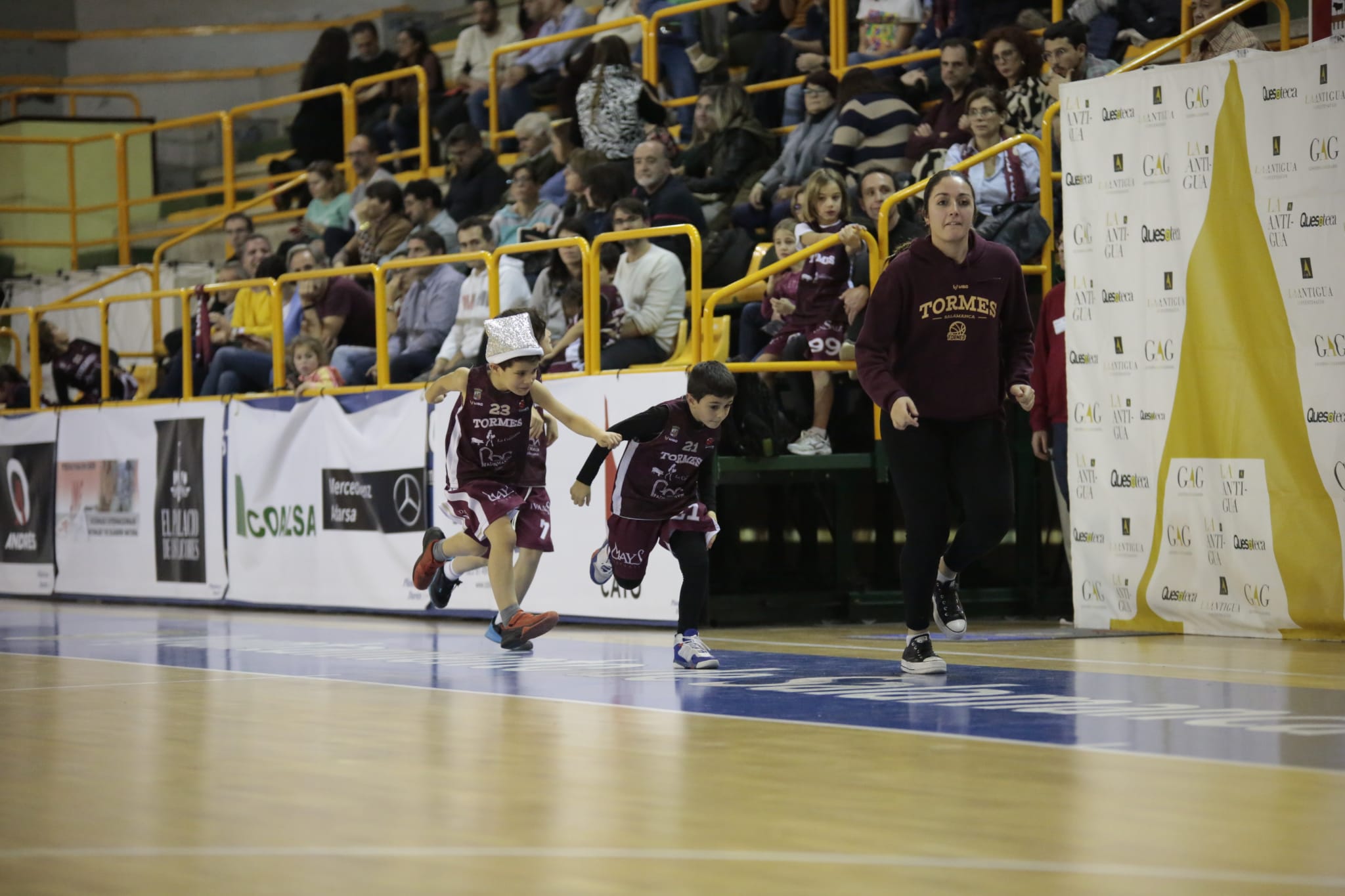 Fotos: La Antigua CB Tormes supera en un gran partido al Algeciras