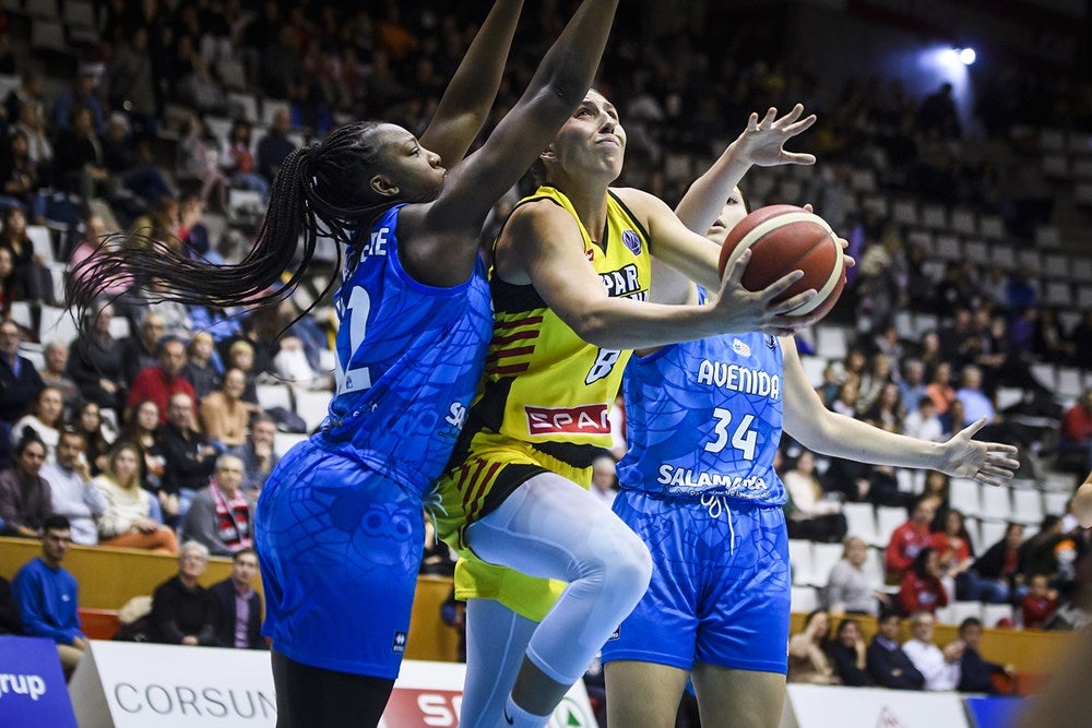 Fotos: Dura derrota para el Avenida en Girona en la Euroliga (74-48)