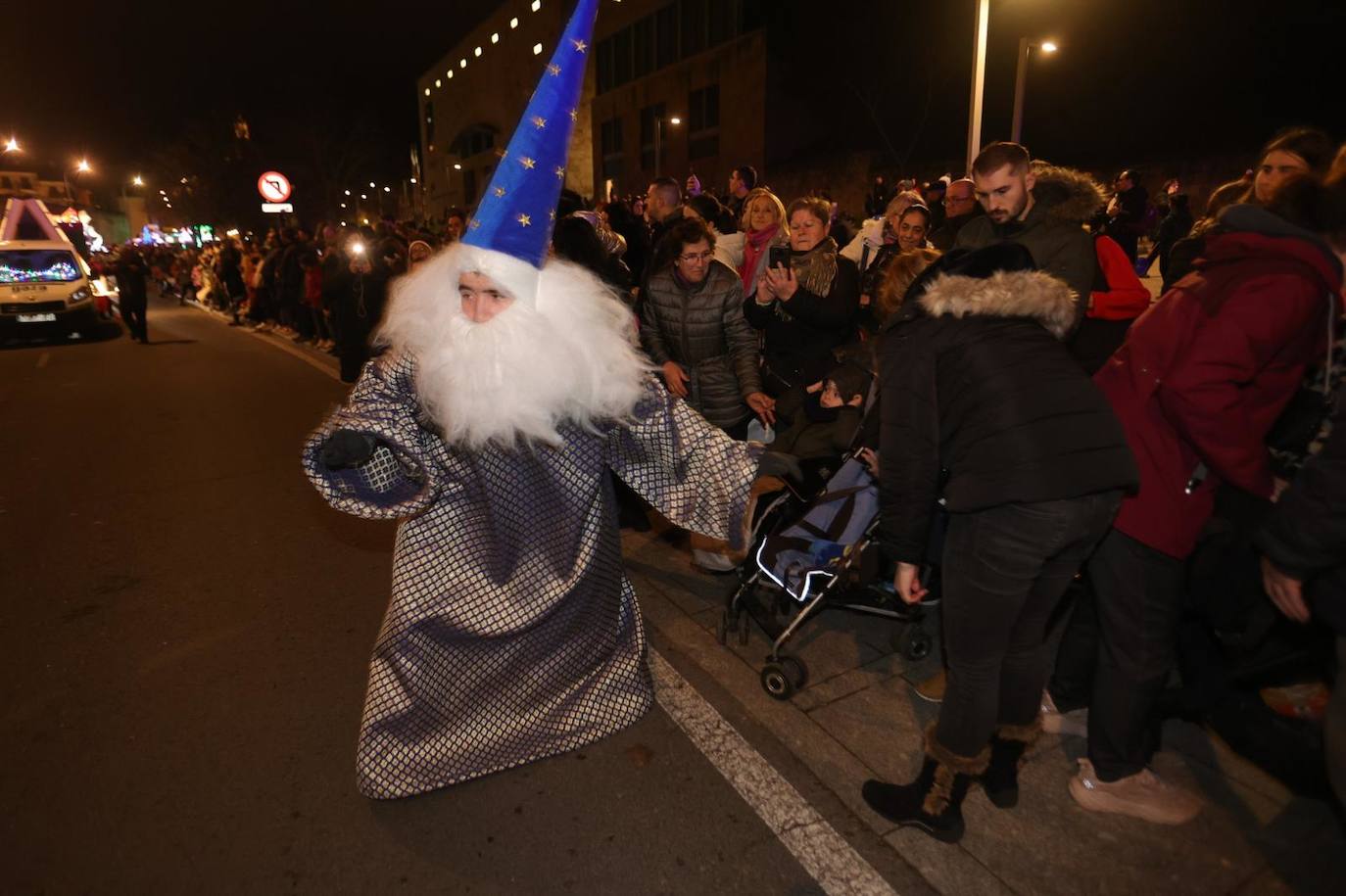 Fotos: La llegada de Papá Noel revoluciona a los más pequeños salmantinos