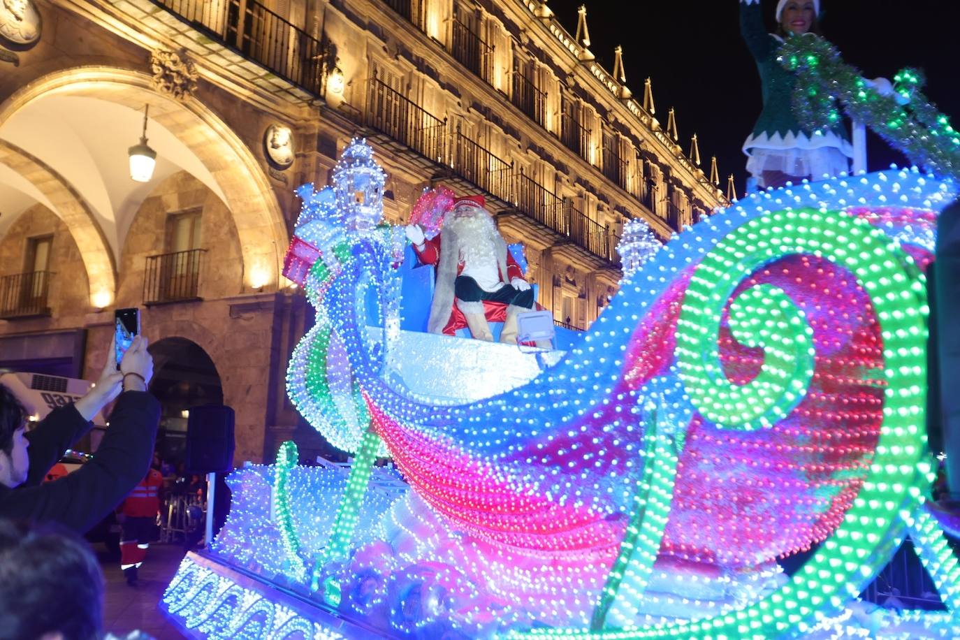 Fotos: La llegada de Papá Noel revoluciona a los más pequeños salmantinos