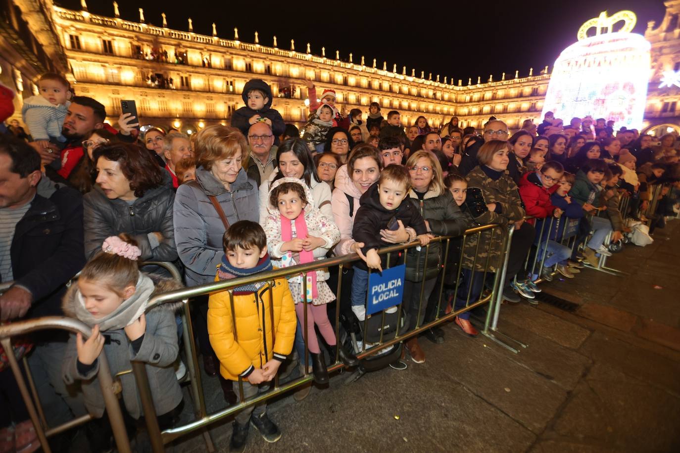 Fotos: La llegada de Papá Noel revoluciona a los más pequeños salmantinos