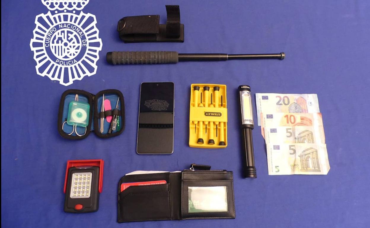Objetos intervenidos por la Policía Nacional de Salamanca a los detenidos. 