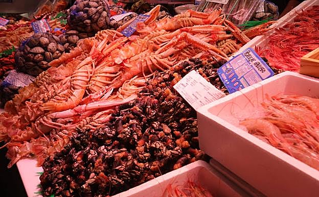 Marisco de una pescadería del Mercado Central de Salamanca. 