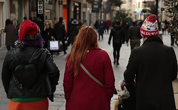 Los salmantinos presumen hoy de sus ropas más navideñas.