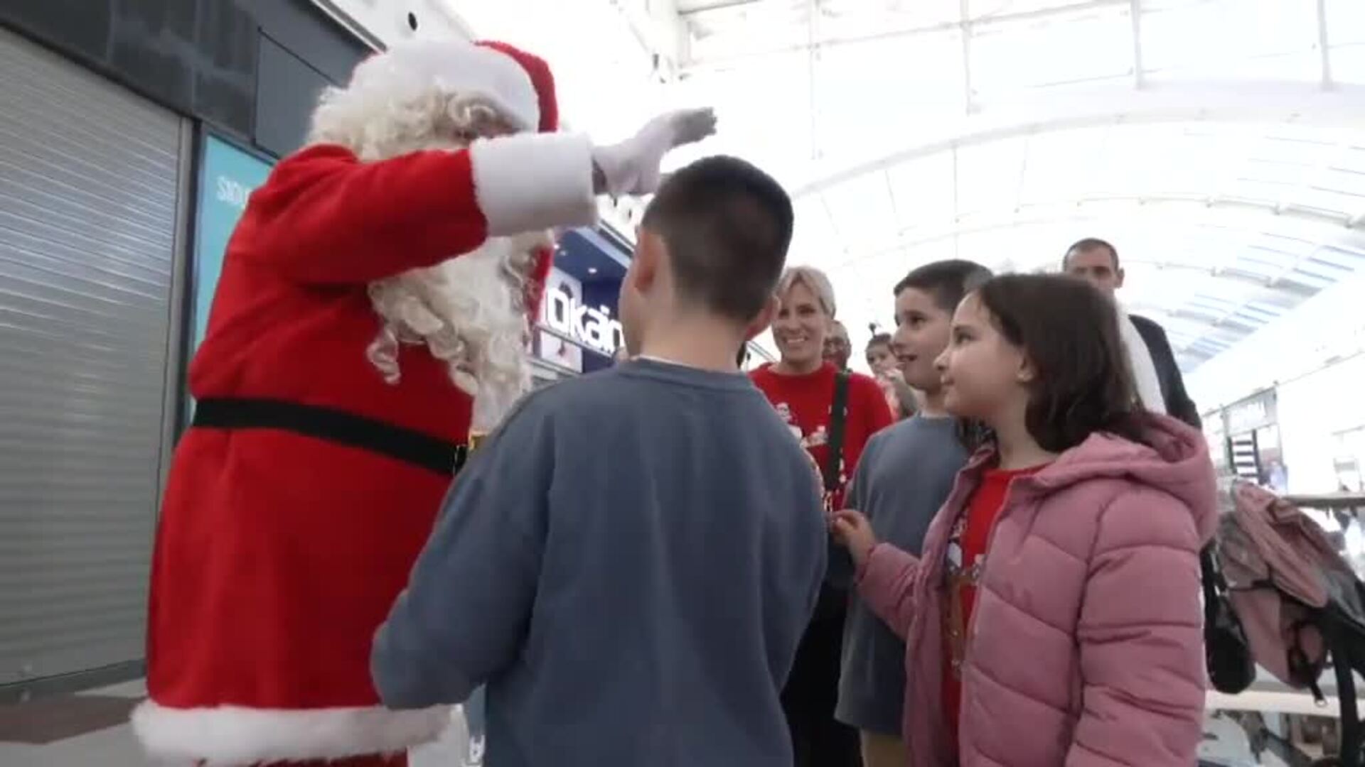 Papá Noel llega con su trineo cargado de regalos y de amor | Salamancahoy