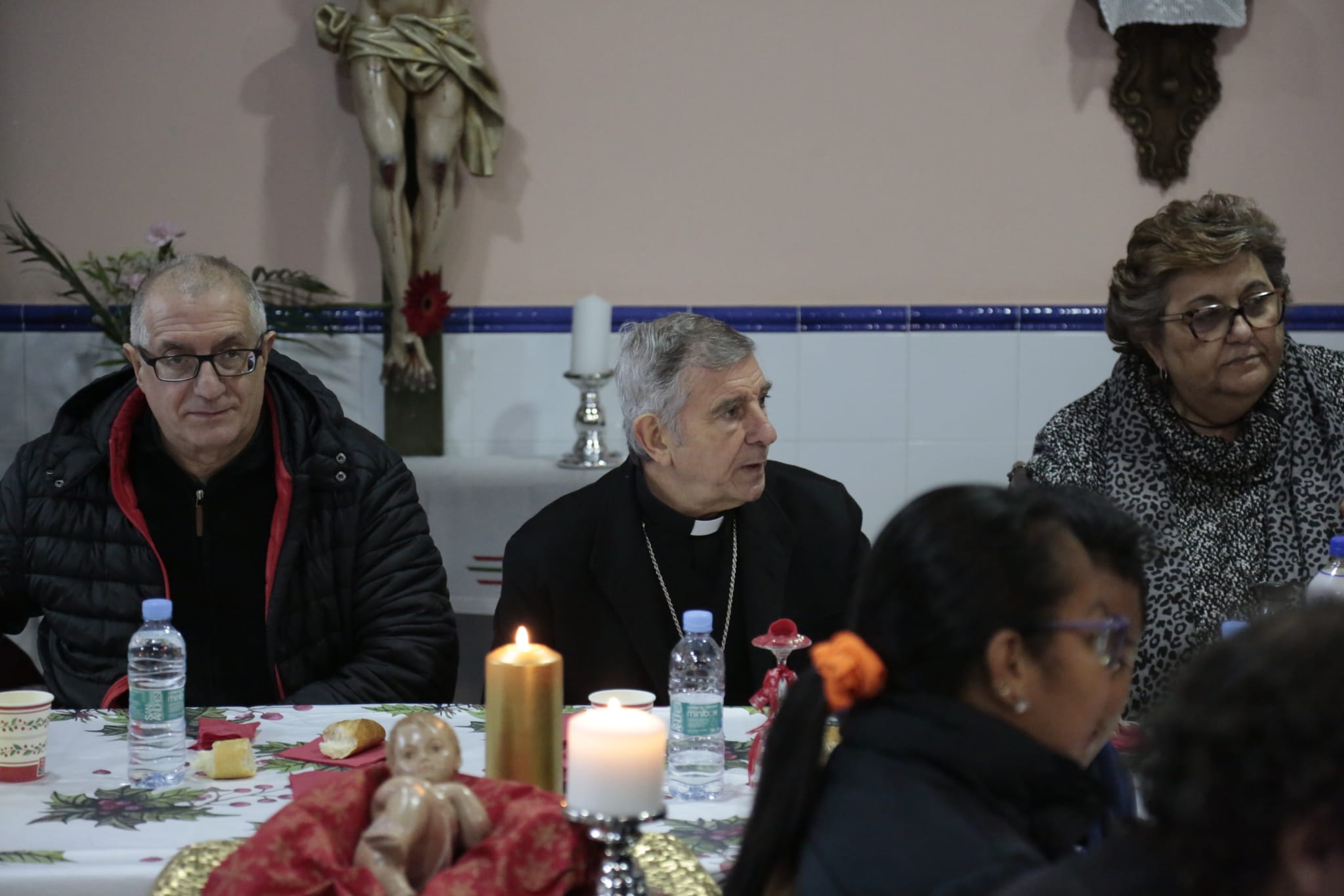 Fotos: Así pasaron la Nochebuena en el Comedor de los pobres, en Cáritas y los bomberos