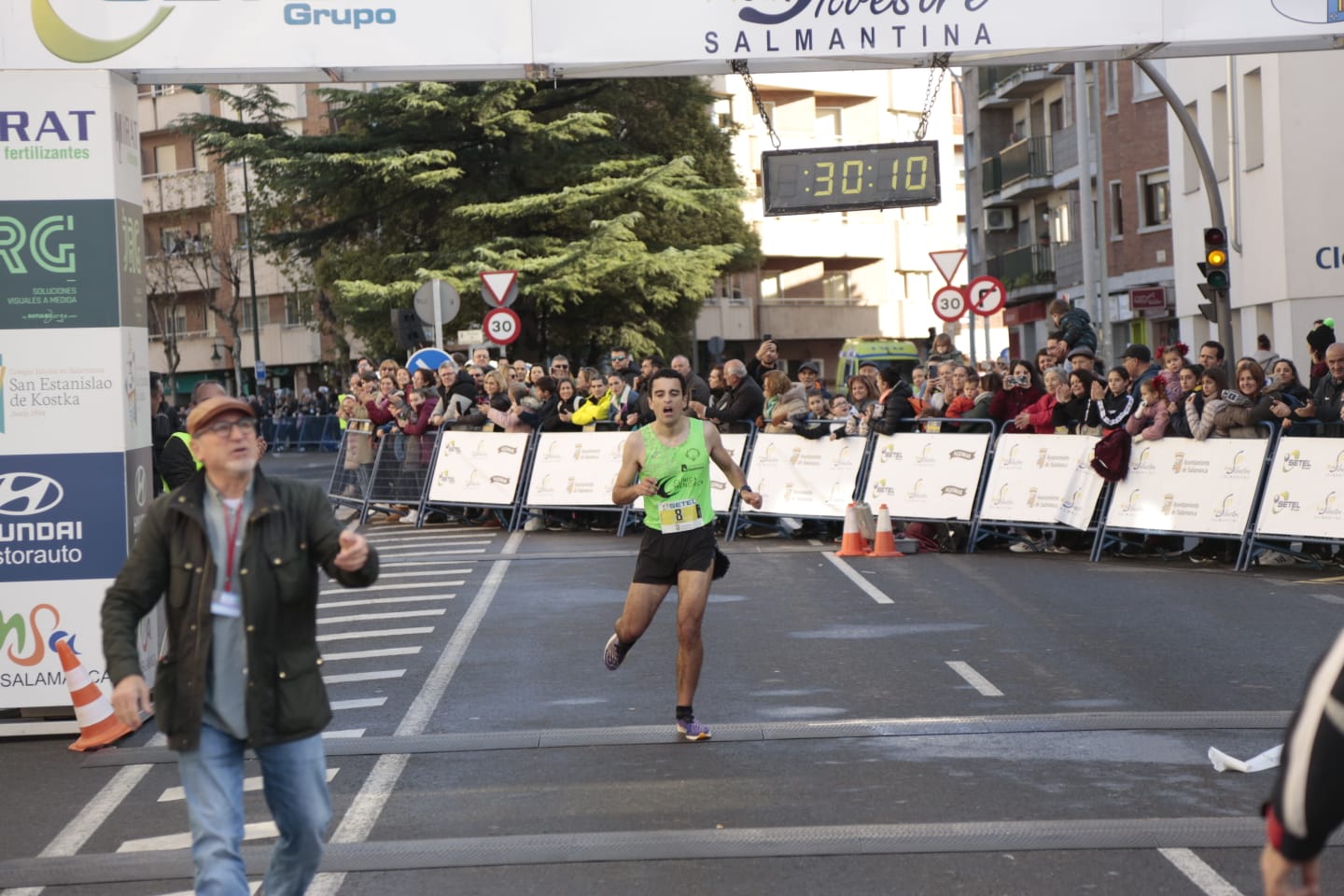 Fotos: Pablo Sánchez Gómez y Nuria Lugueros conquistan la XXXVIII San Silvestre Salmantina