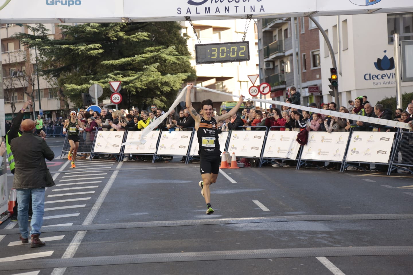 Fotos: Pablo Sánchez Gómez y Nuria Lugueros conquistan la XXXVIII San Silvestre Salmantina