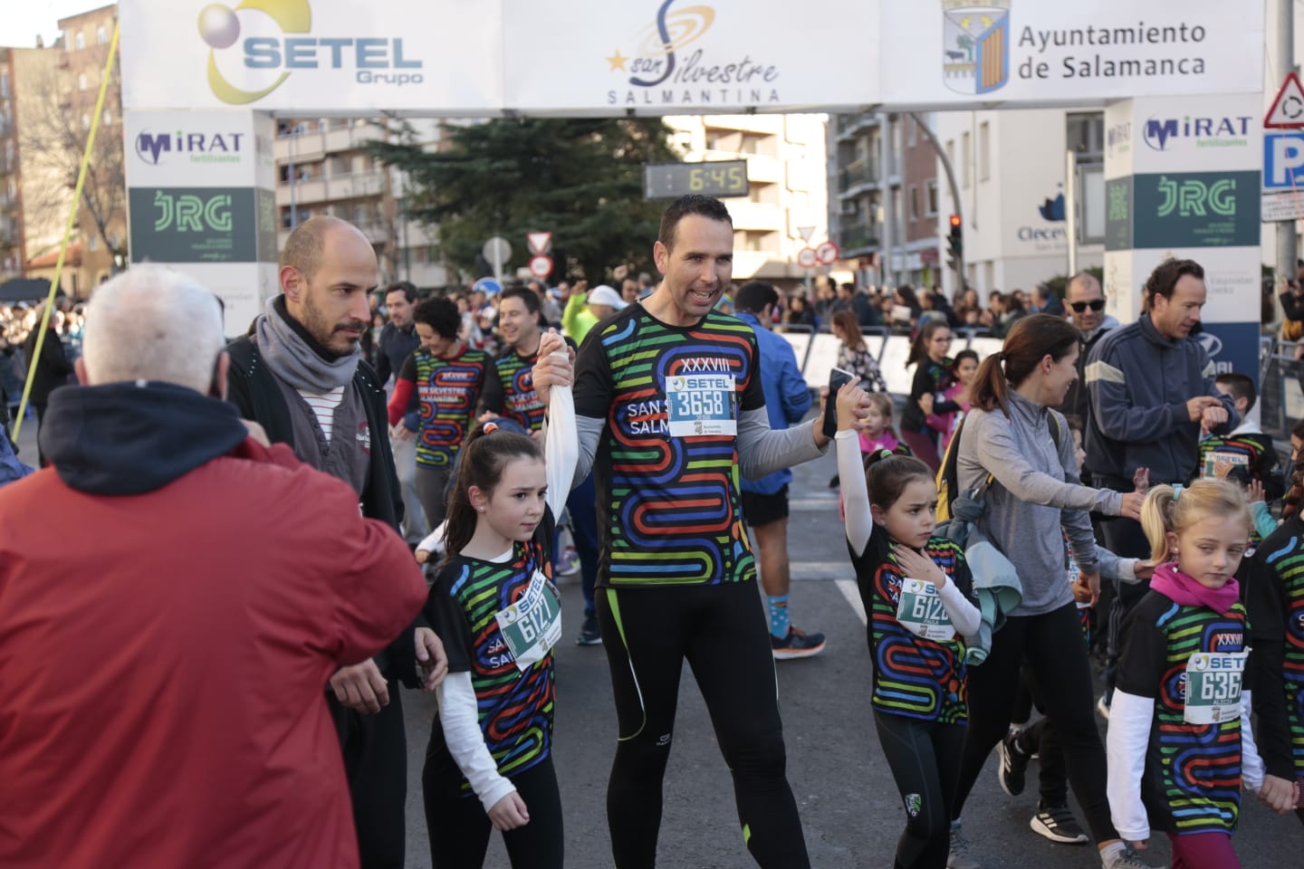 Fotos: Guillermo Perea y Paula Martínez ganan la carrera A de la San Silvestre