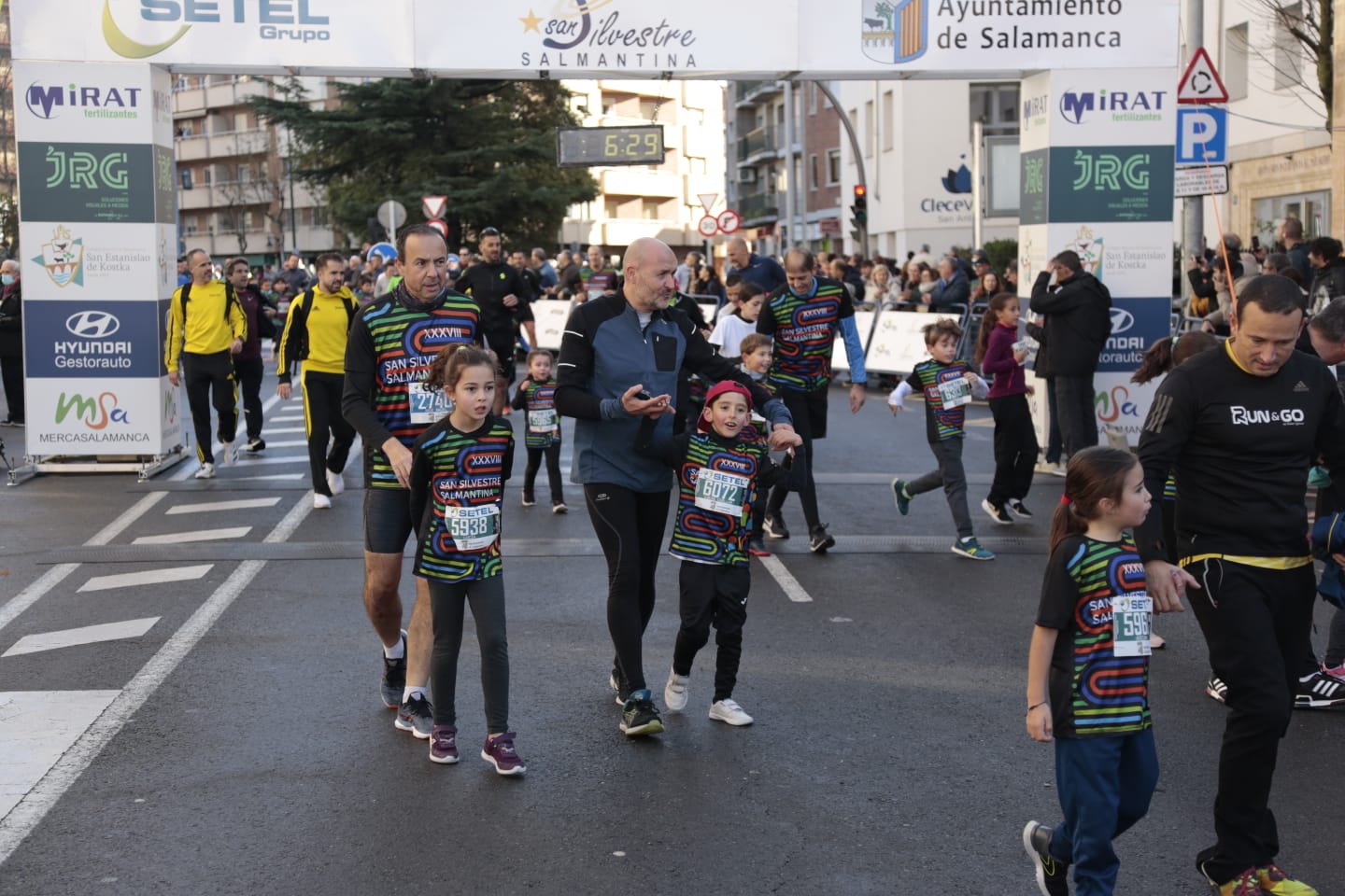 Fotos: Guillermo Perea y Paula Martínez ganan la carrera A de la San Silvestre