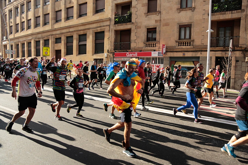 Fotos: Las Arañas ganan el concurso de disfraces de la San Silvestre por delante de Gondoleras y Fregonas