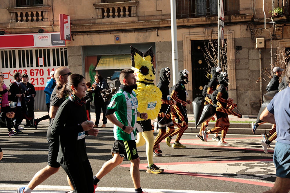 Fotos: Las Arañas ganan el concurso de disfraces de la San Silvestre por delante de Gondoleras y Fregonas