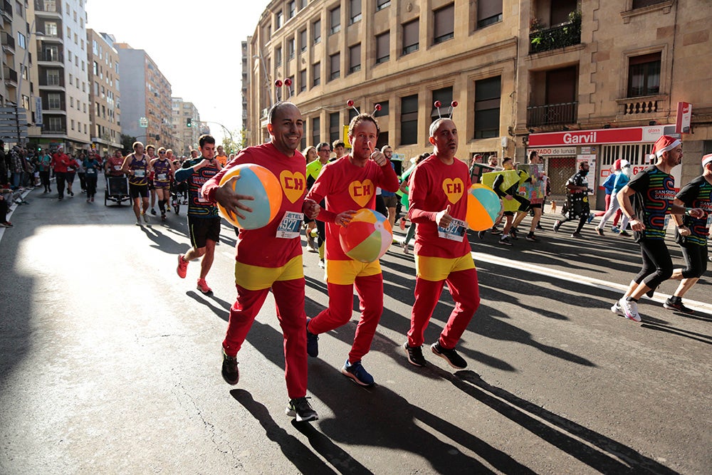Fotos: Las Arañas ganan el concurso de disfraces de la San Silvestre por delante de Gondoleras y Fregonas