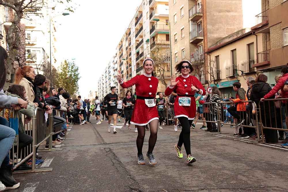 Fotos: Las Arañas ganan el concurso de disfraces de la San Silvestre por delante de Gondoleras y Fregonas