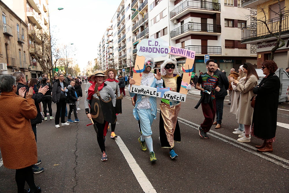 Fotos: Las Arañas ganan el concurso de disfraces de la San Silvestre por delante de Gondoleras y Fregonas