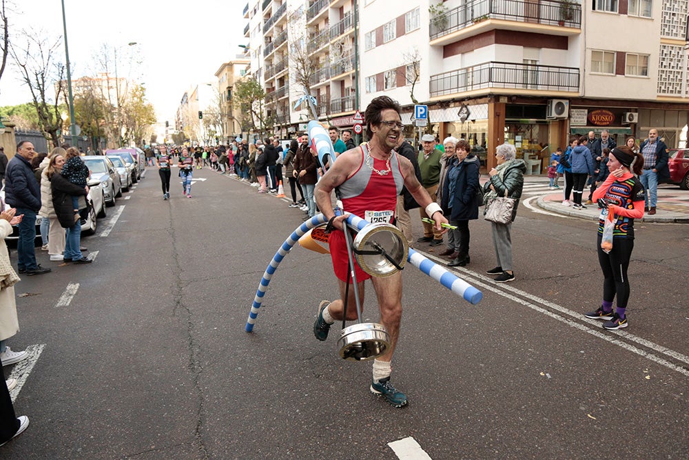 Fotos: Las Arañas ganan el concurso de disfraces de la San Silvestre por delante de Gondoleras y Fregonas