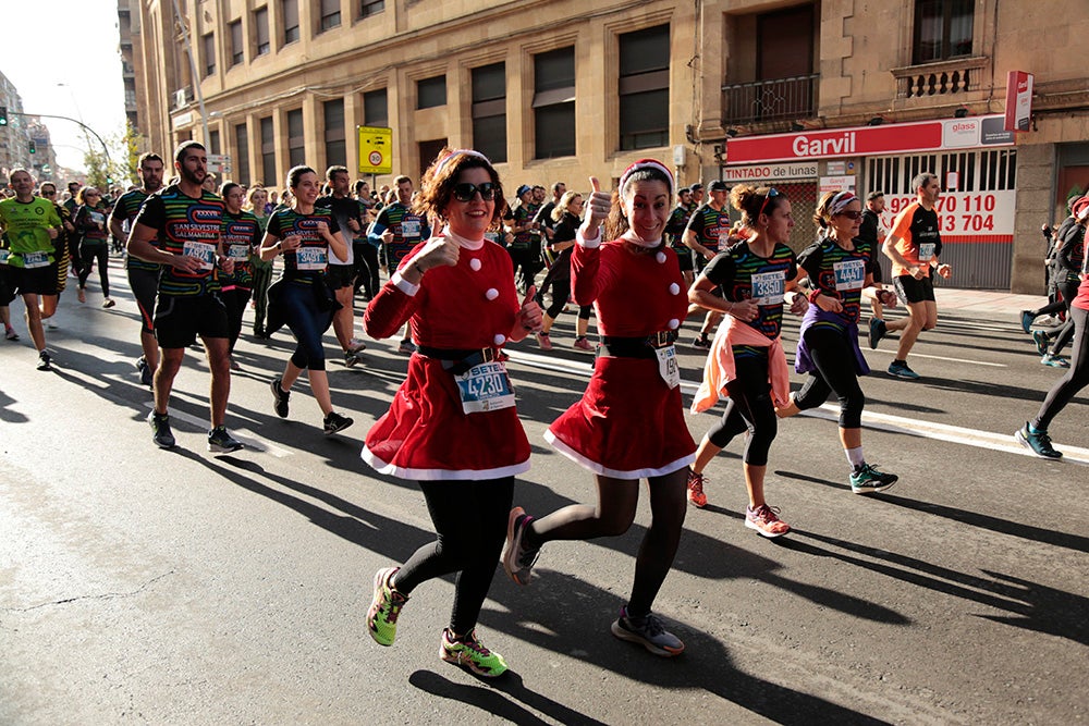 Fotos: Las Arañas ganan el concurso de disfraces de la San Silvestre por delante de Gondoleras y Fregonas