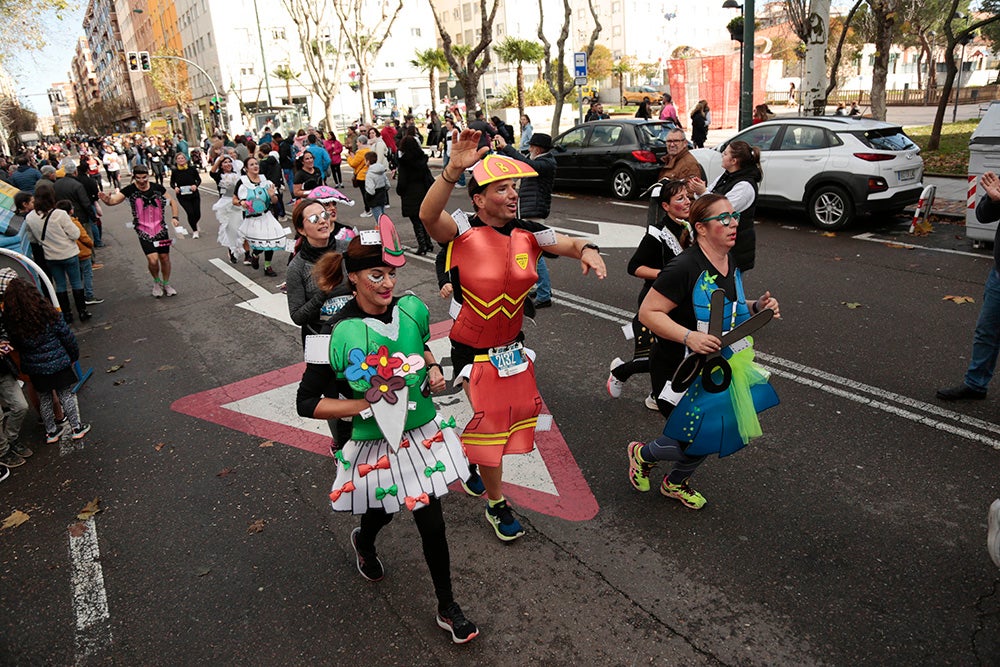 Fotos: Las Arañas ganan el concurso de disfraces de la San Silvestre por delante de Gondoleras y Fregonas