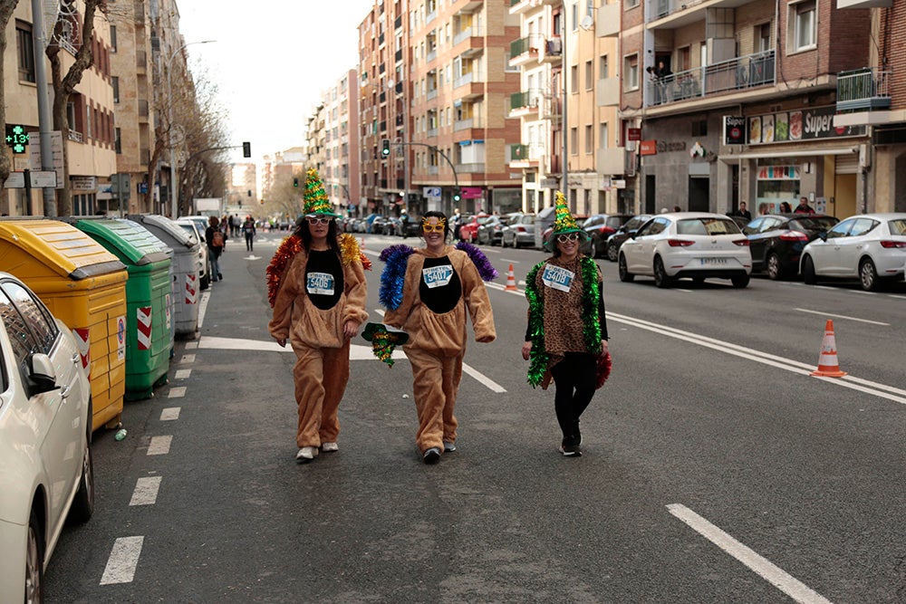 Fotos: Las Arañas ganan el concurso de disfraces de la San Silvestre por delante de Gondoleras y Fregonas