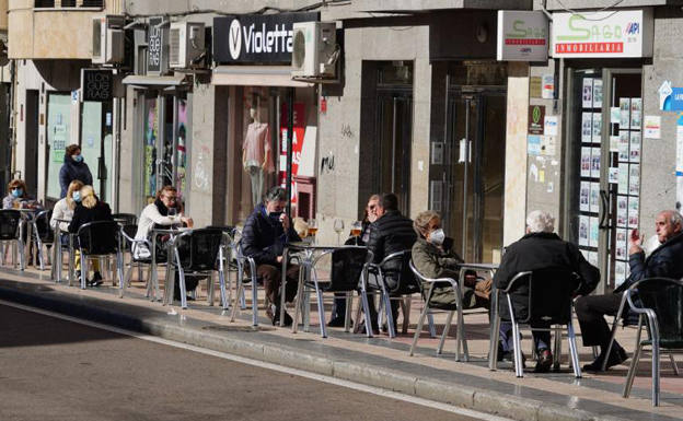 Terrazas en el centro de la capital salmantina. 