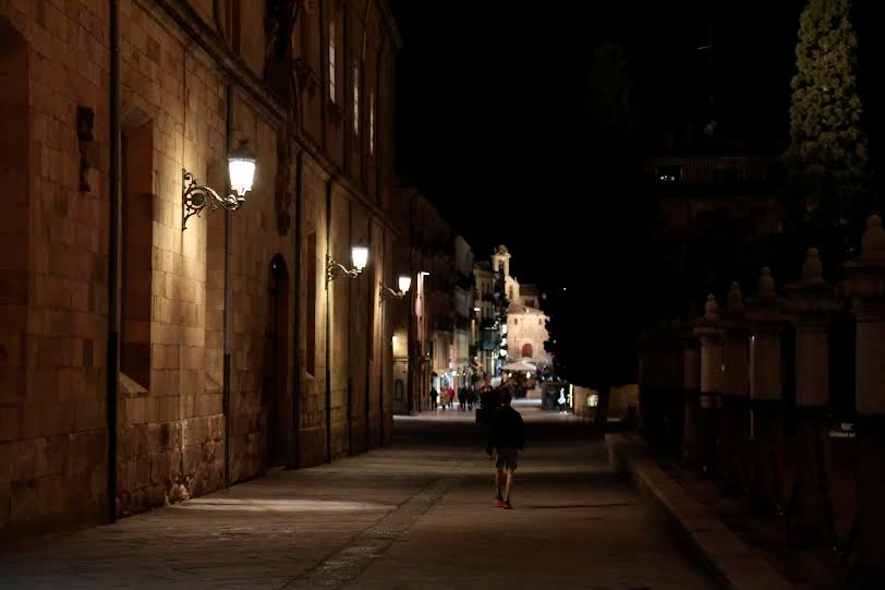 Así cambia Salamanca cuando falta la luz del día