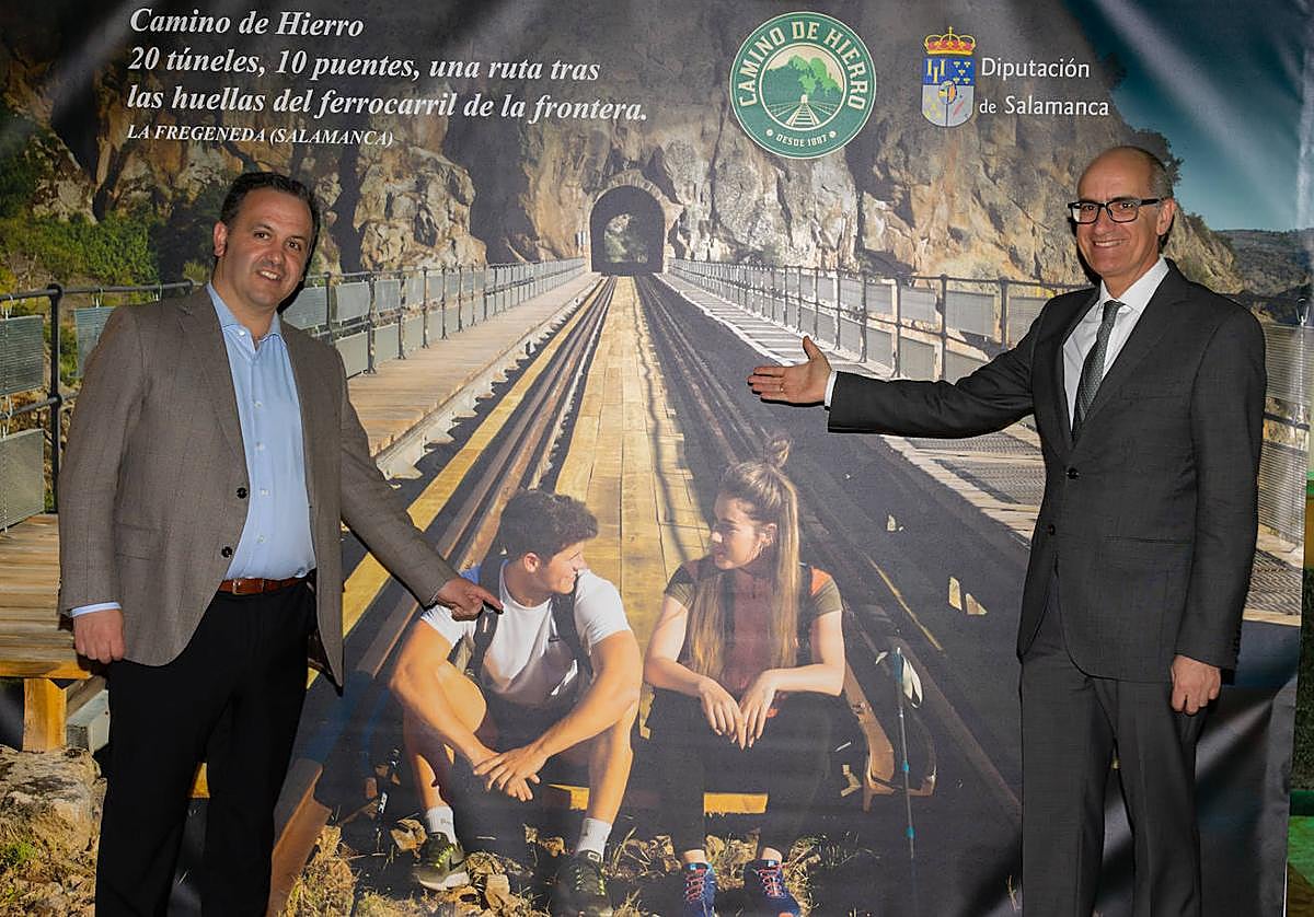 El diputado de Turismo, Javier Hidalgo, y el presidente de la Diputación, Javier Iglesias.