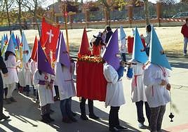 Procesión infantil en un colegio.