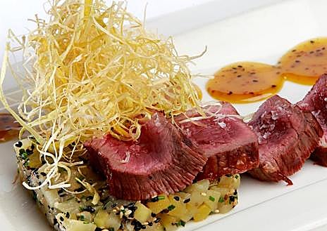 Imagen secundaria 1 - Alguna de las elaboraciones que se pueden encontrar en el Mesón de Gonzalo. 