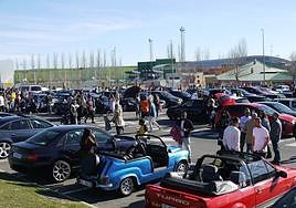 Un centenar de vehículos multimarca se han reunido en este espacio de Carbajosa