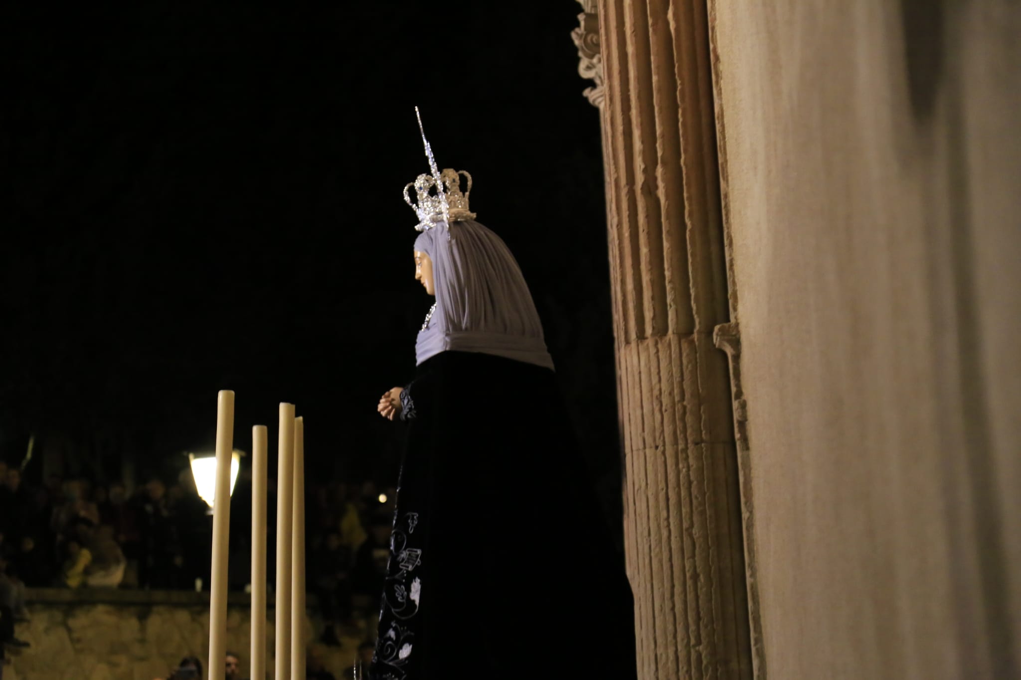 El Cristo de los Doctrinos tiñe la noche de fe y silencio