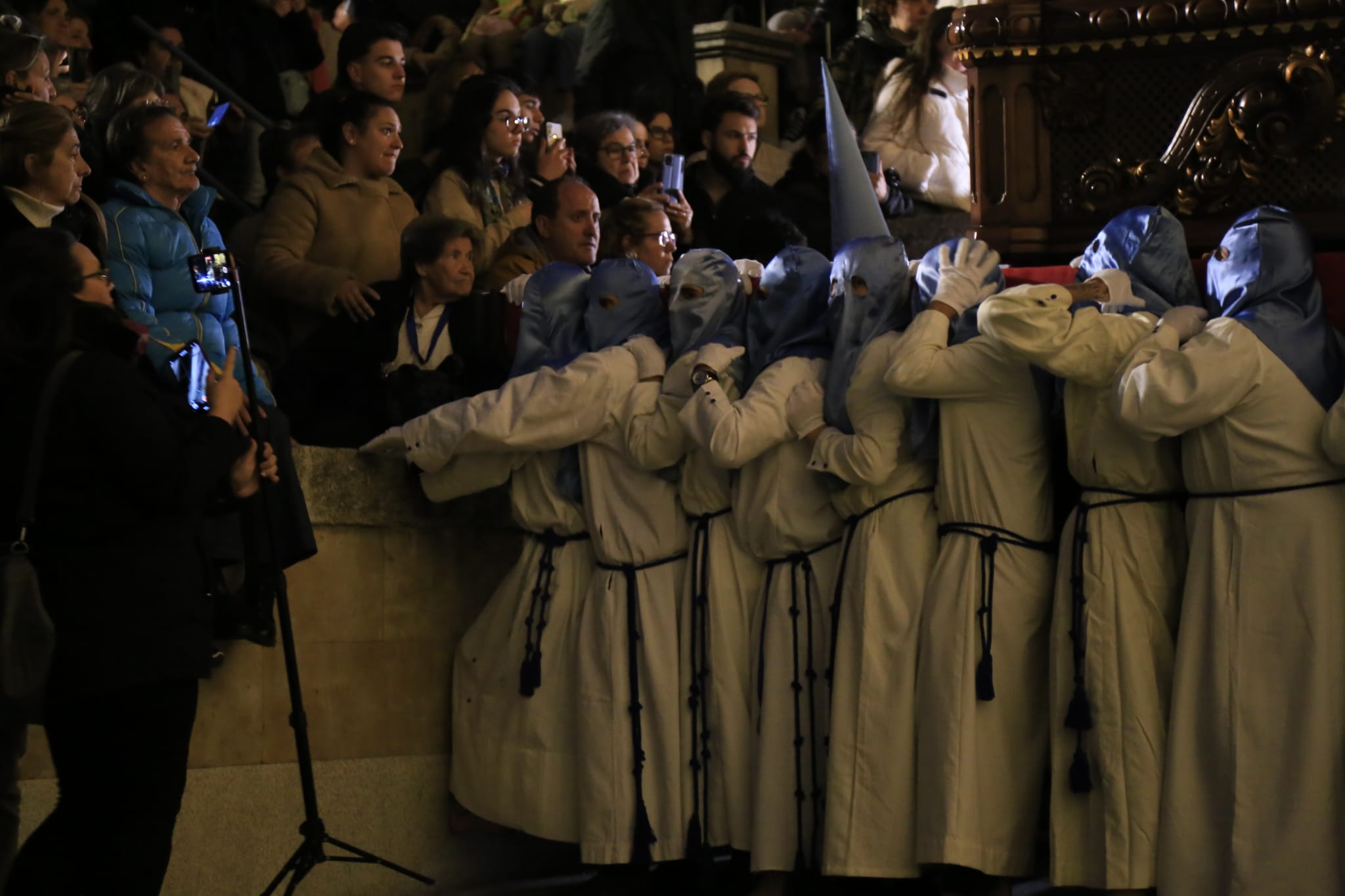El Cristo de los Doctrinos tiñe la noche de fe y silencio