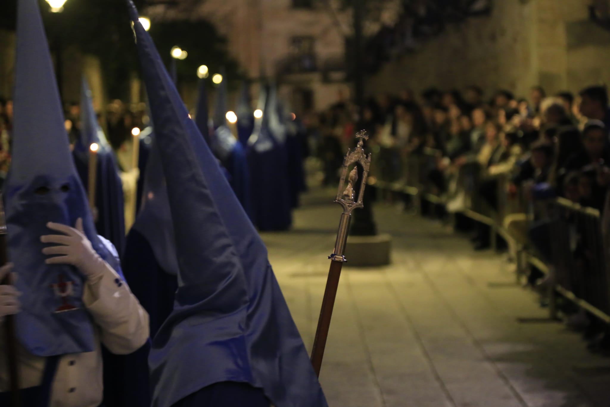 El Cristo de los Doctrinos tiñe la noche de fe y silencio