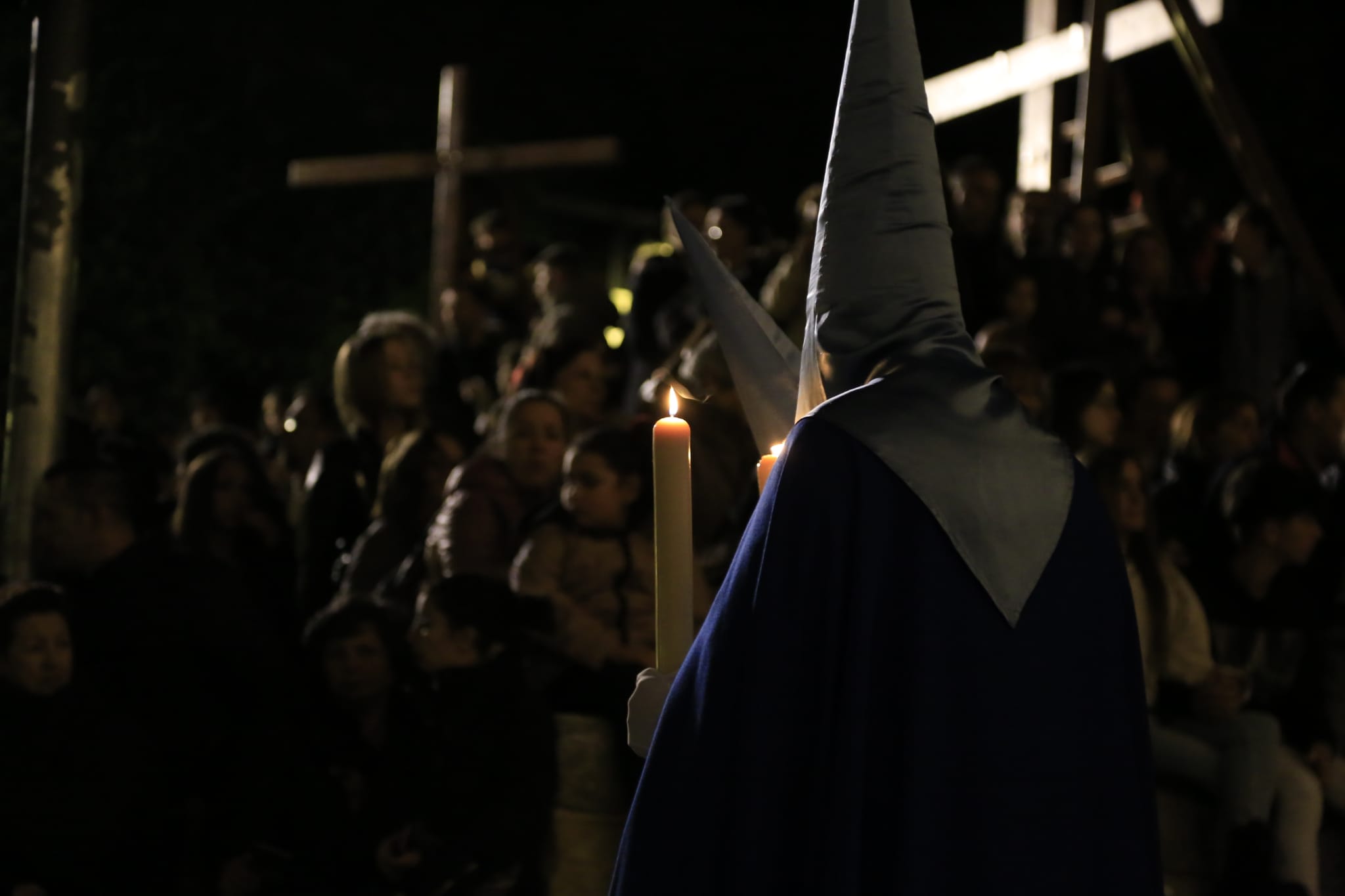El Cristo de los Doctrinos tiñe la noche de fe y silencio