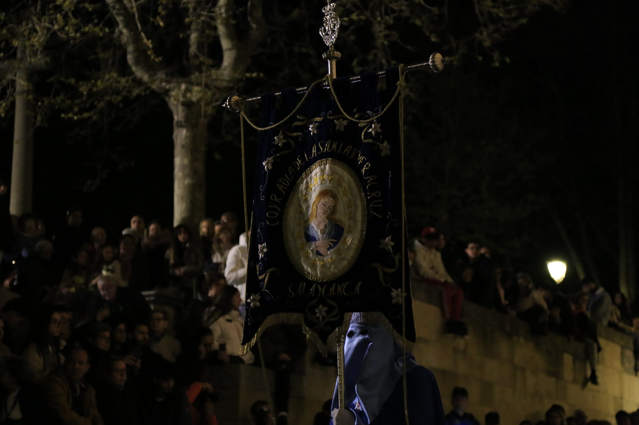 El Cristo de los Doctrinos tiñe la noche de fe y silencio