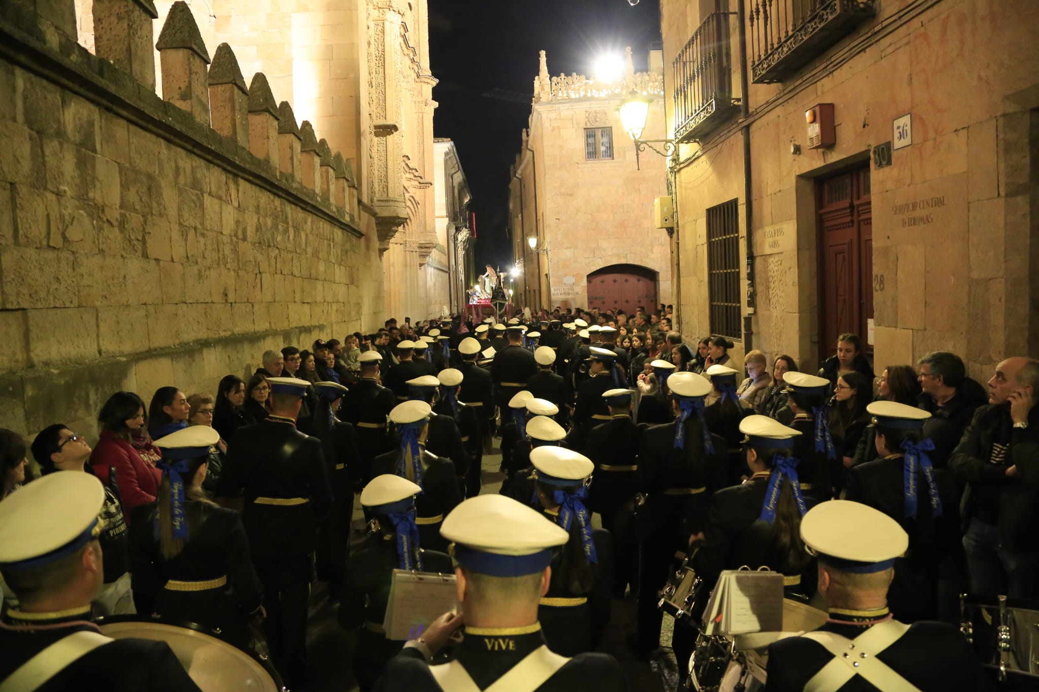 La solemnidad de Jesús Flagelado envuelve la noche de Salamanca